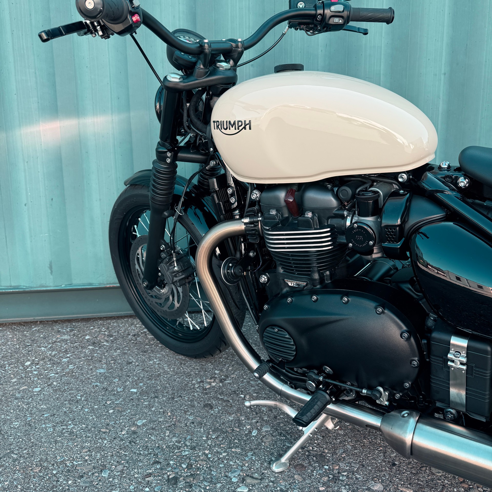 TRIUMPH Bonneville 1200 Bobber ABS-image-2