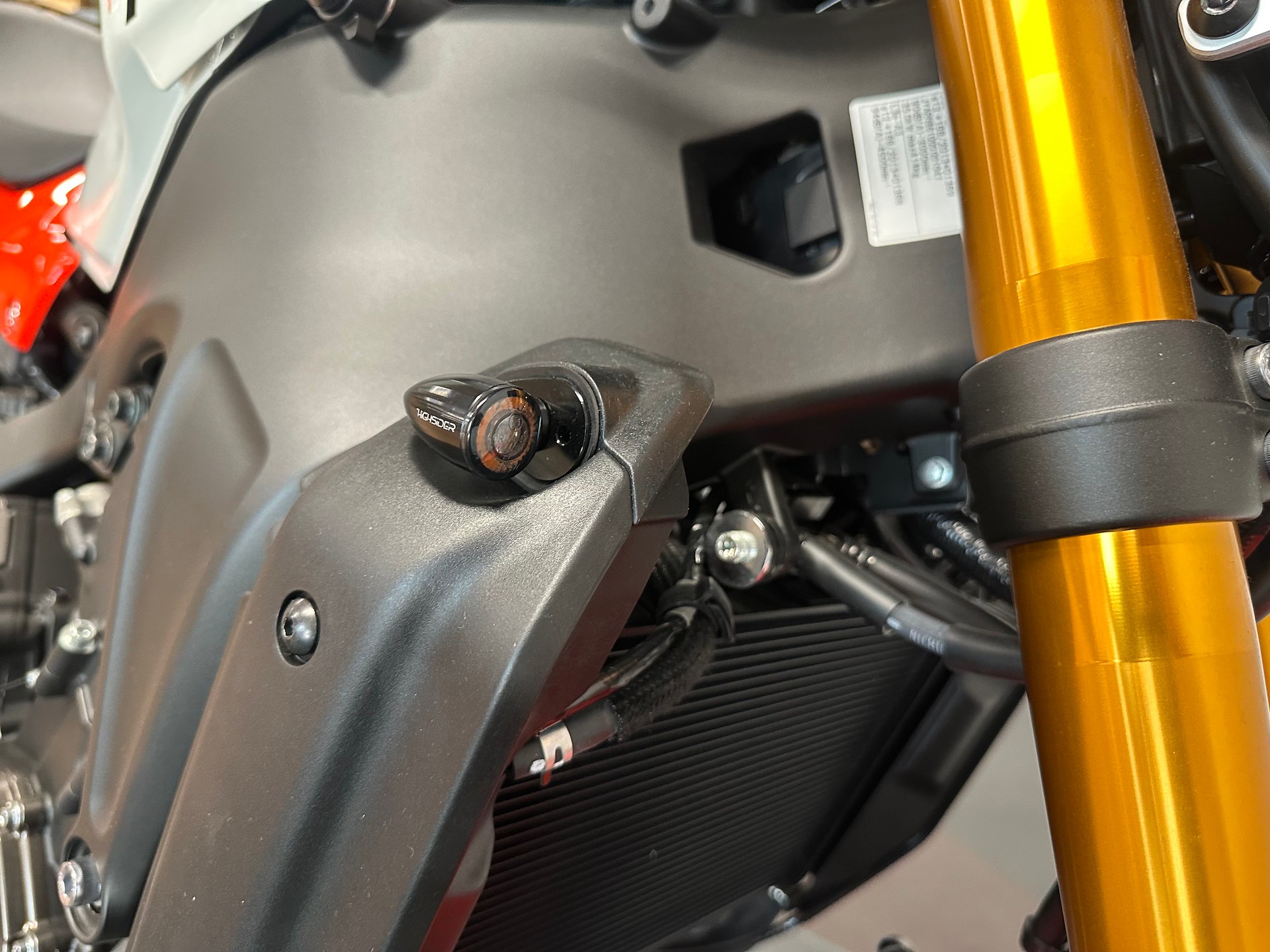 YAMAHA XSR 900-image-7