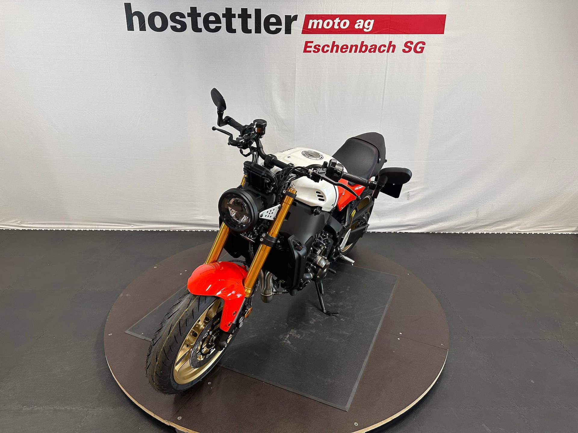 YAMAHA XSR 900-image-2