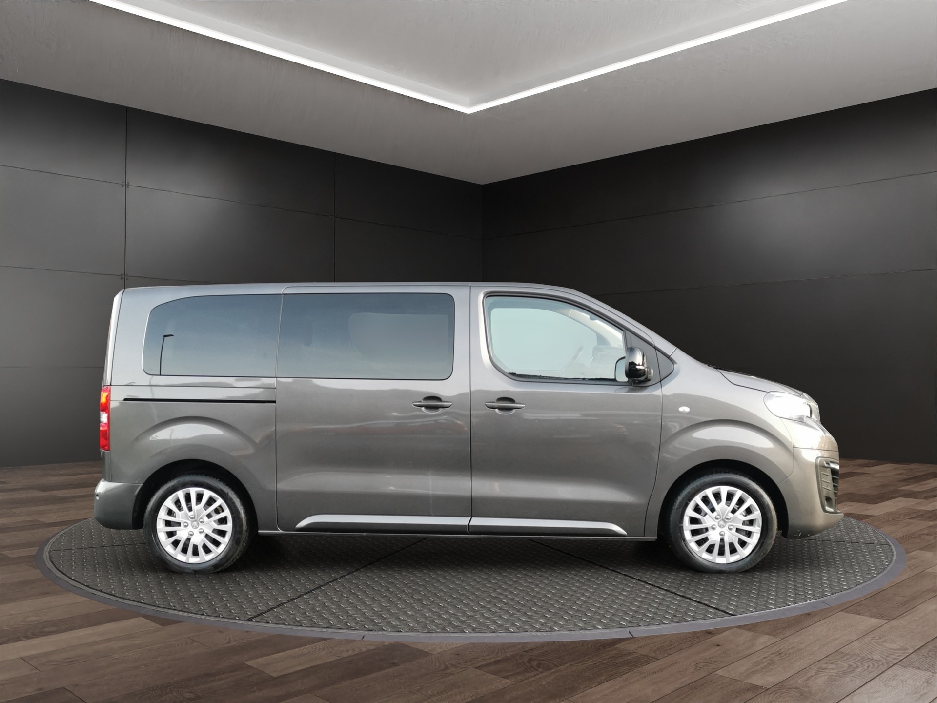 PEUGEOT Traveller 2.0 BlueHDi Business Standard EAT8-showroom-element-2