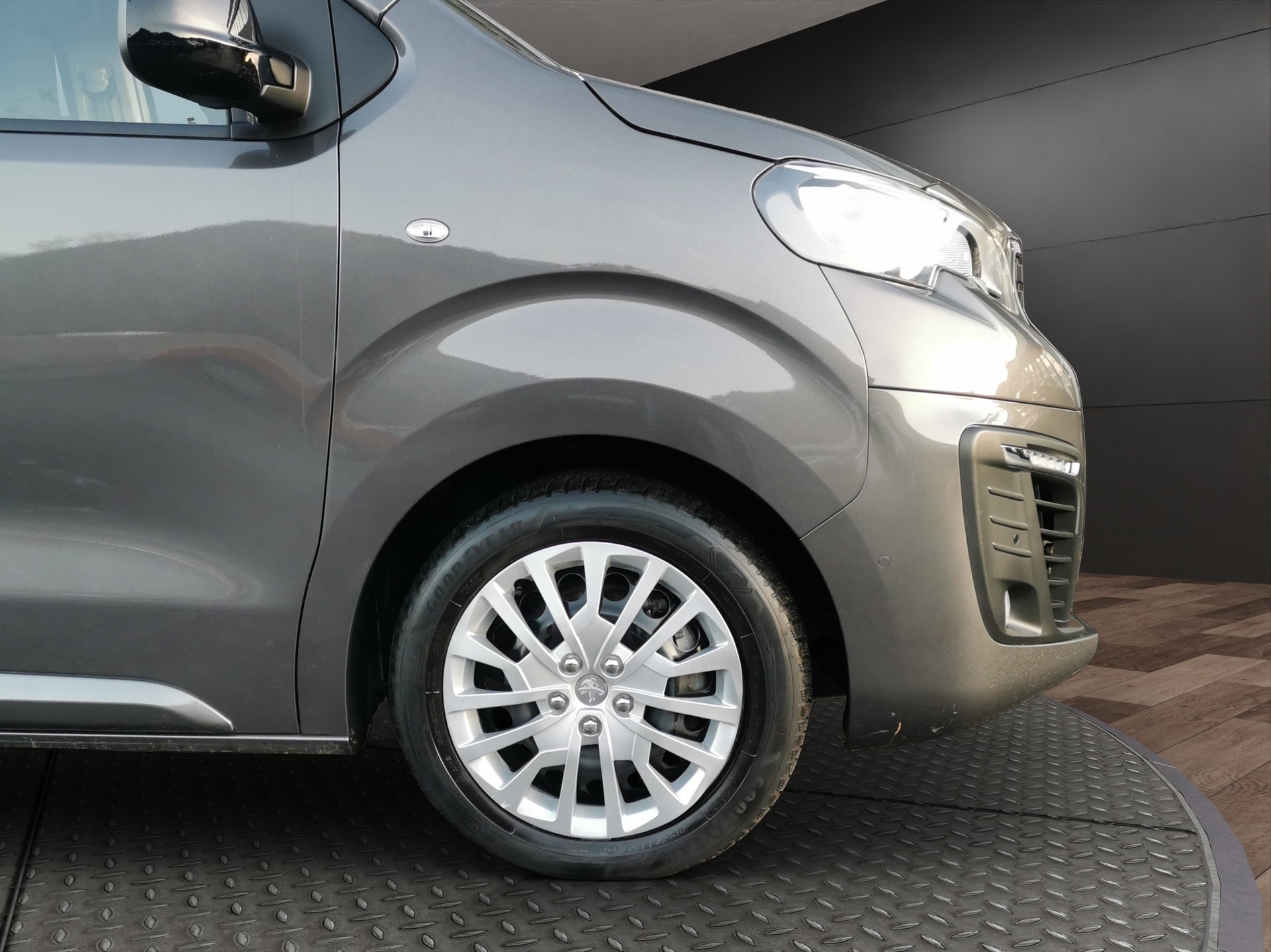 PEUGEOT Traveller 2.0 BlueHDi Business Standard EAT8-showroom-element-3
