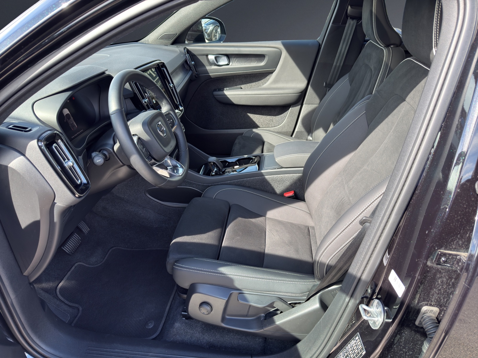 VOLVO C40 Recharge E80 82kWh Twin AWD Pure Electric Plus-image-9
