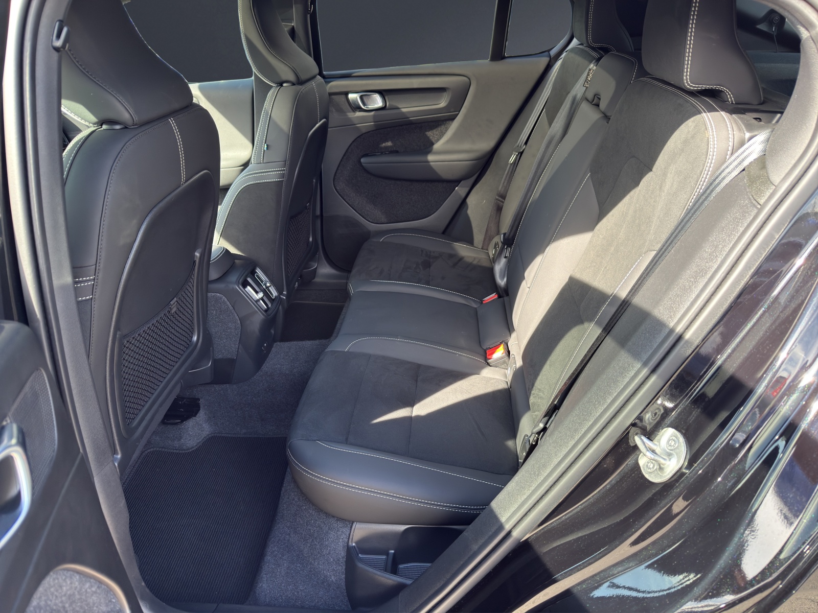 VOLVO C40 Recharge E80 82kWh Twin AWD Pure Electric Plus-image-12