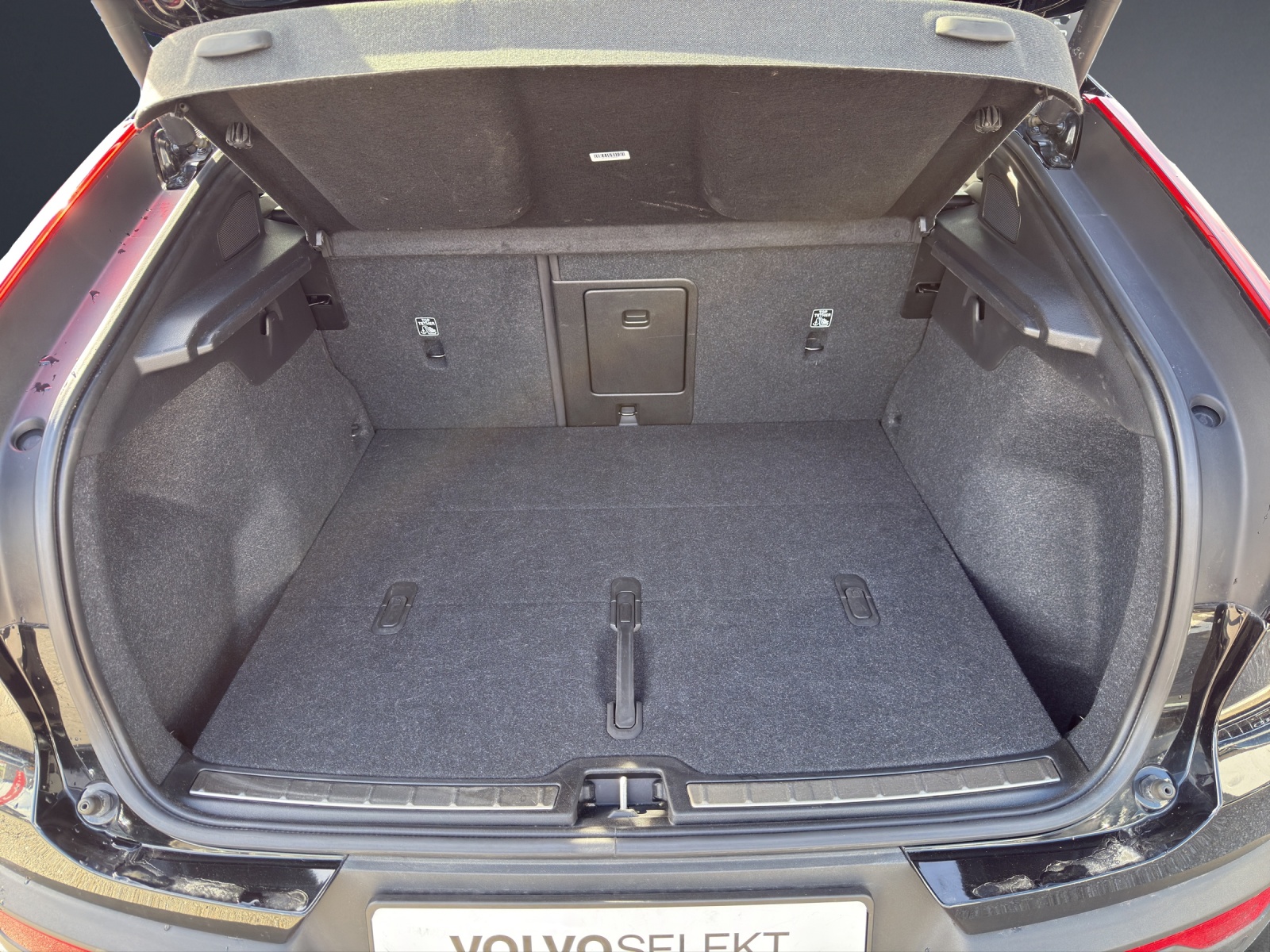 VOLVO C40 Recharge E80 82kWh Twin AWD Pure Electric Plus-image-13