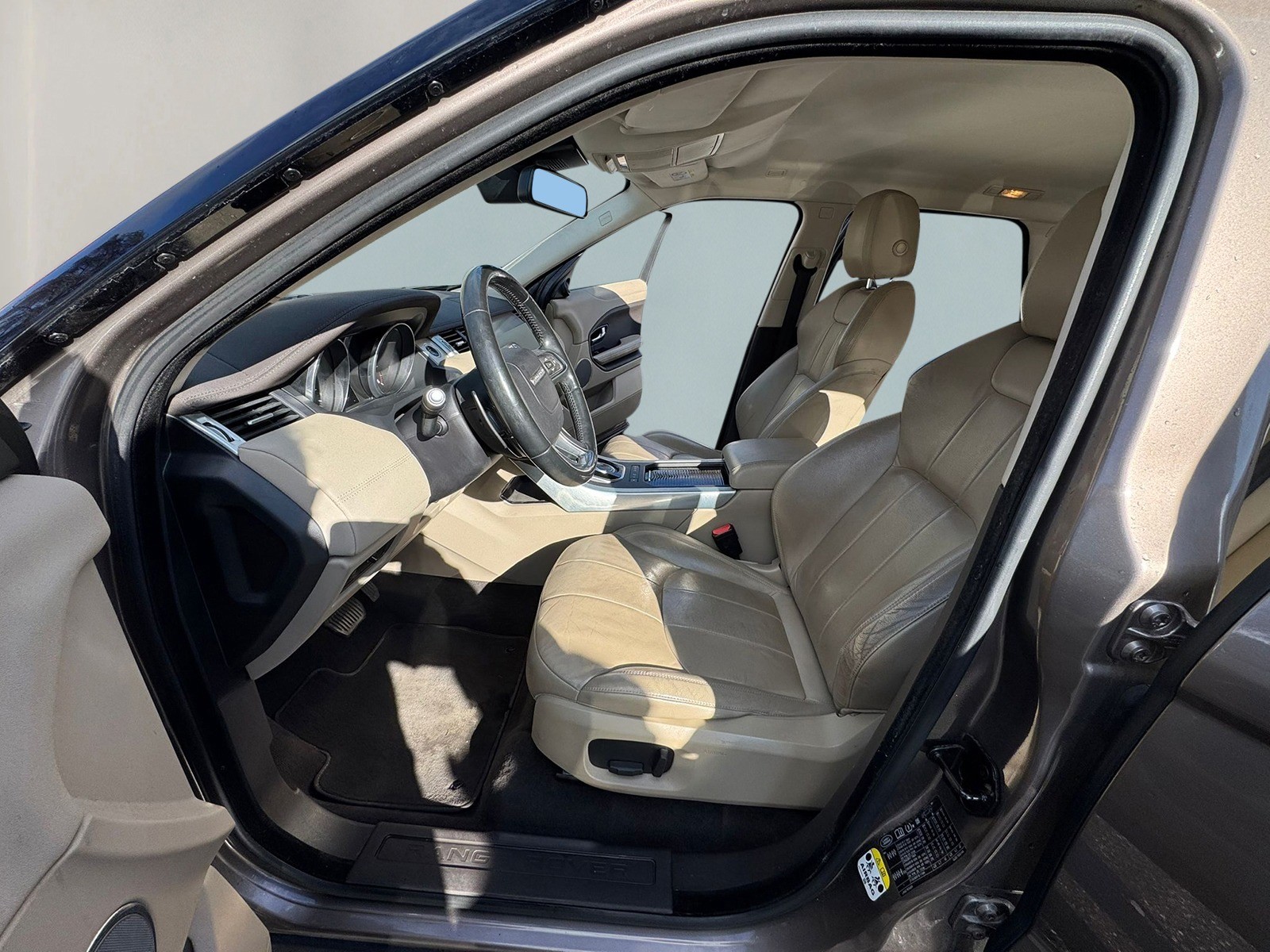 LAND ROVER Range Rover Evoque 2.0 TD4 SE Dynamic-image-11
