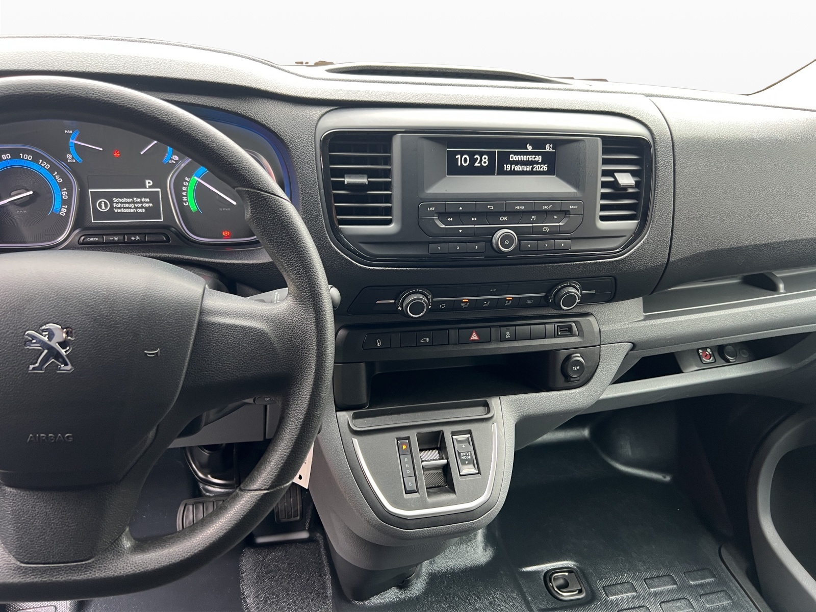 PEUGEOT Expert 50 KWh Premium Standard-image-11