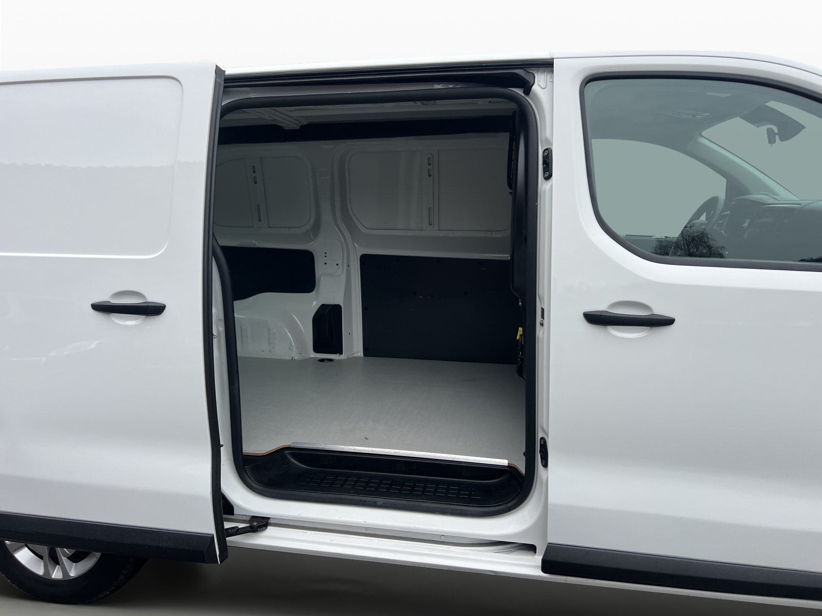 PEUGEOT Expert 50 KWh Premium Standard-image-18