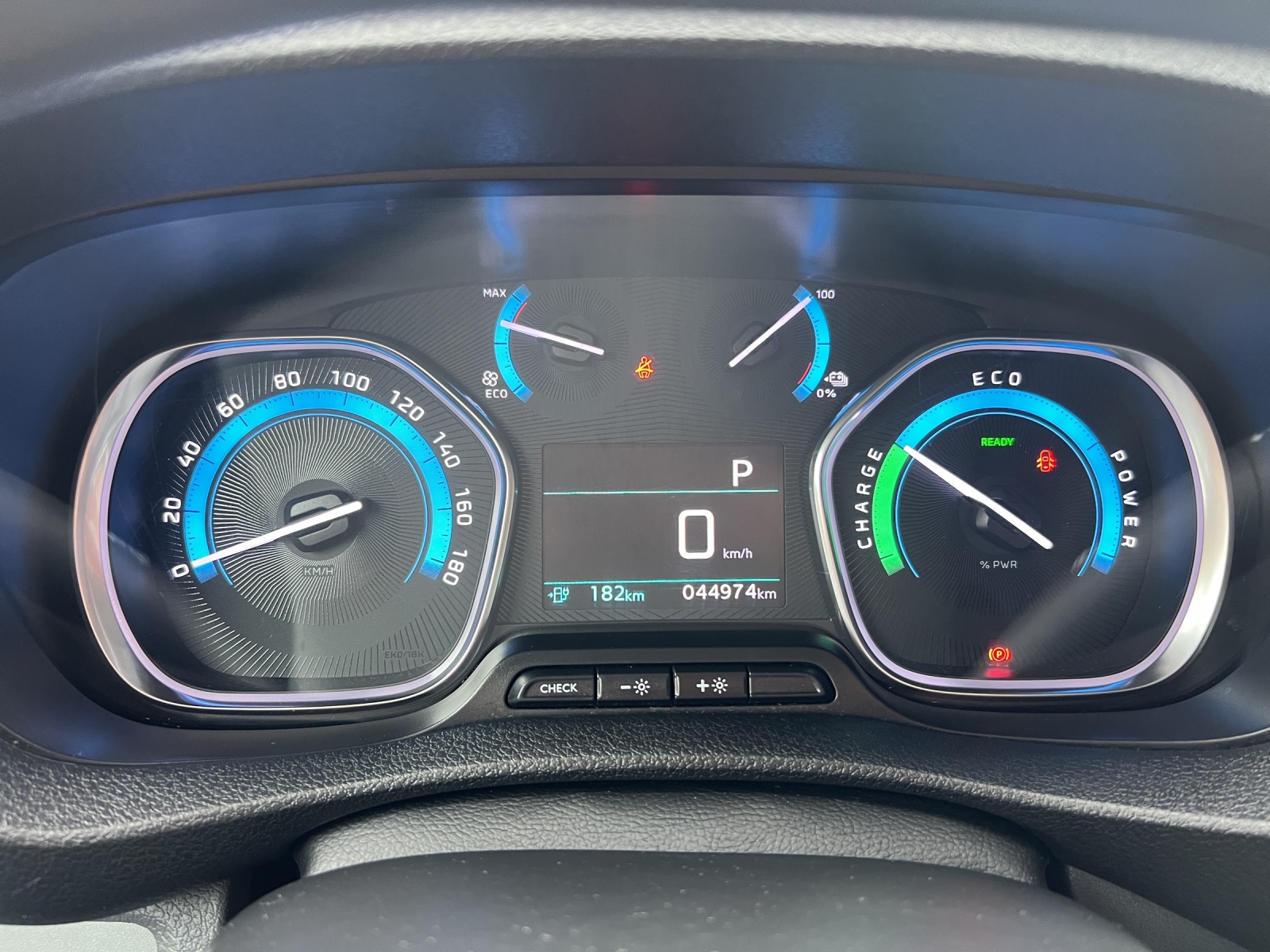 PEUGEOT Expert 50 KWh Premium Standard-image-21