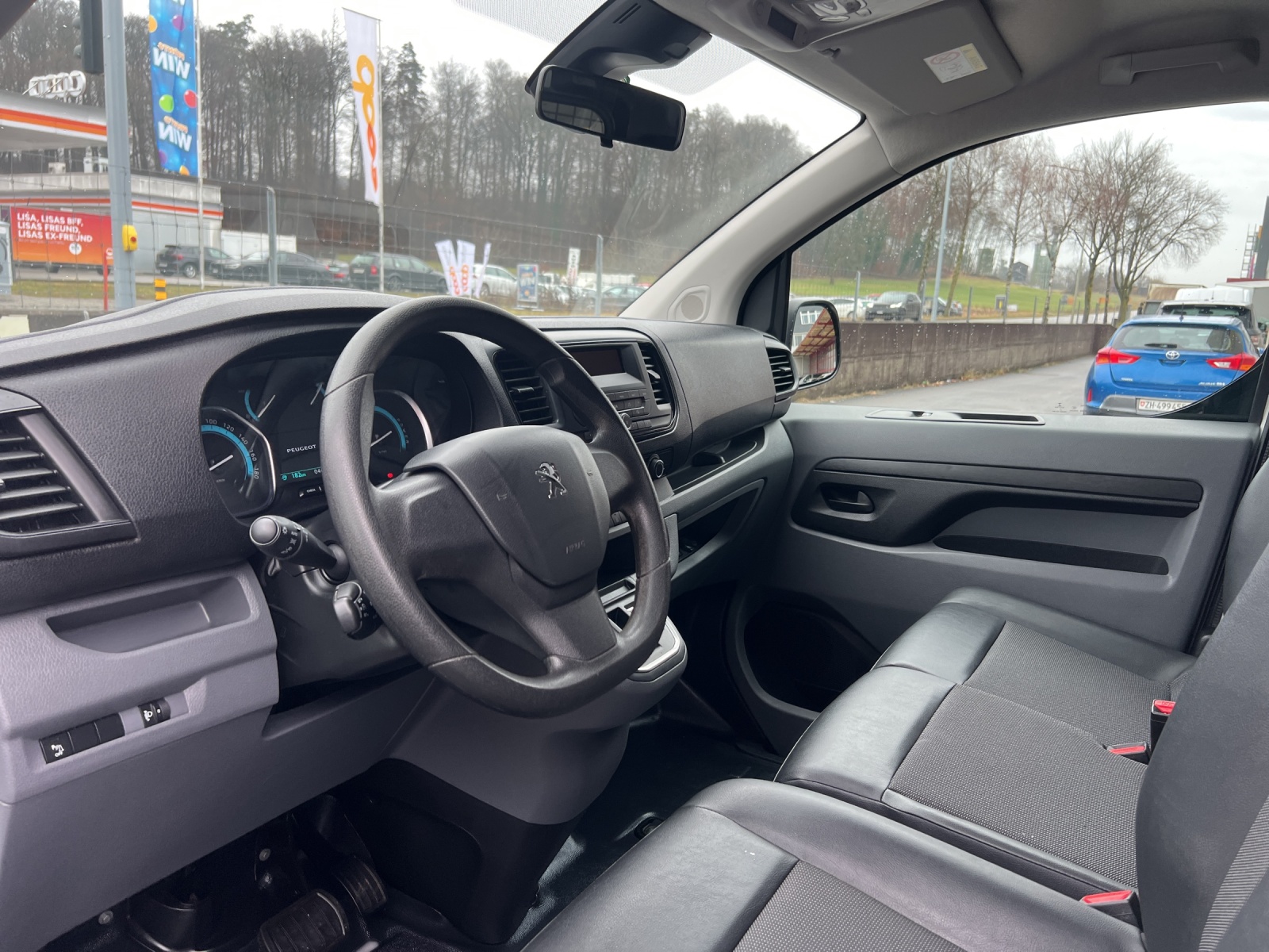 PEUGEOT Expert 50 KWh Premium Standard-image-26