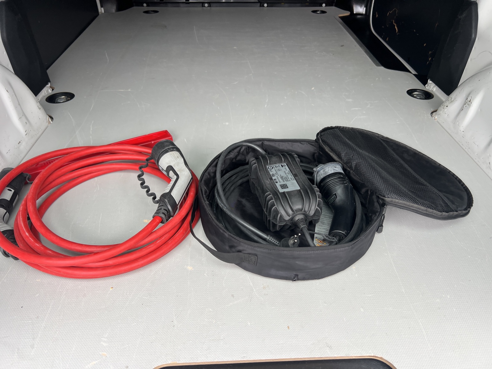 PEUGEOT Expert 50 KWh Premium Standard-image-24