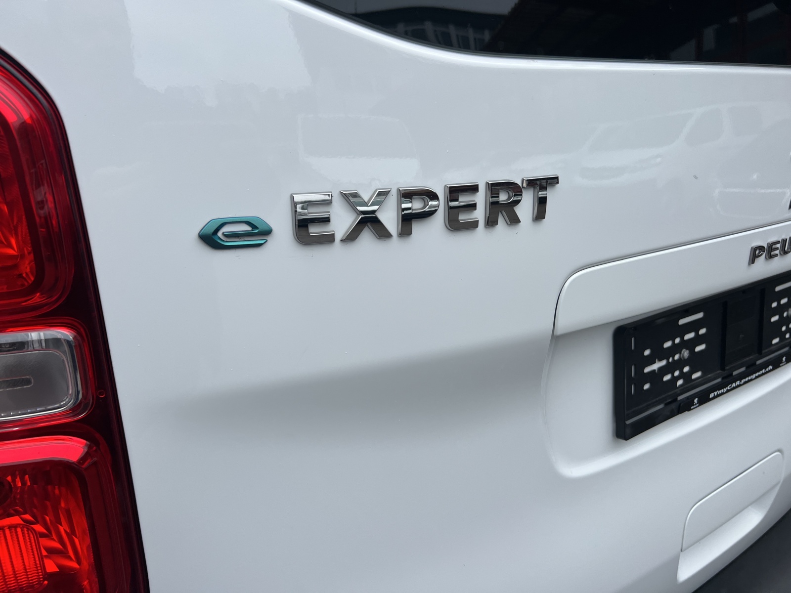 PEUGEOT Expert 50 KWh Premium Standard-image-25
