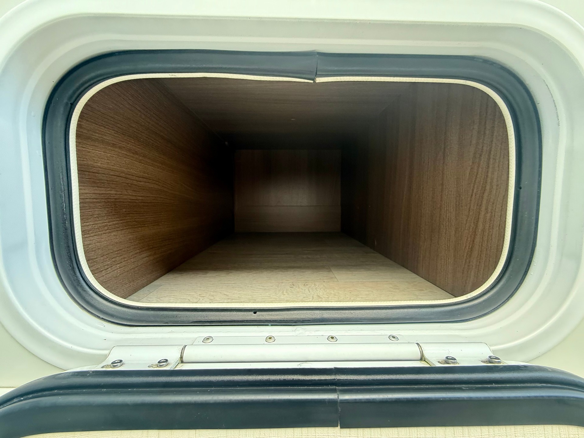 FORD Chausson 717 GA - Längsbetten - Klima-image-16