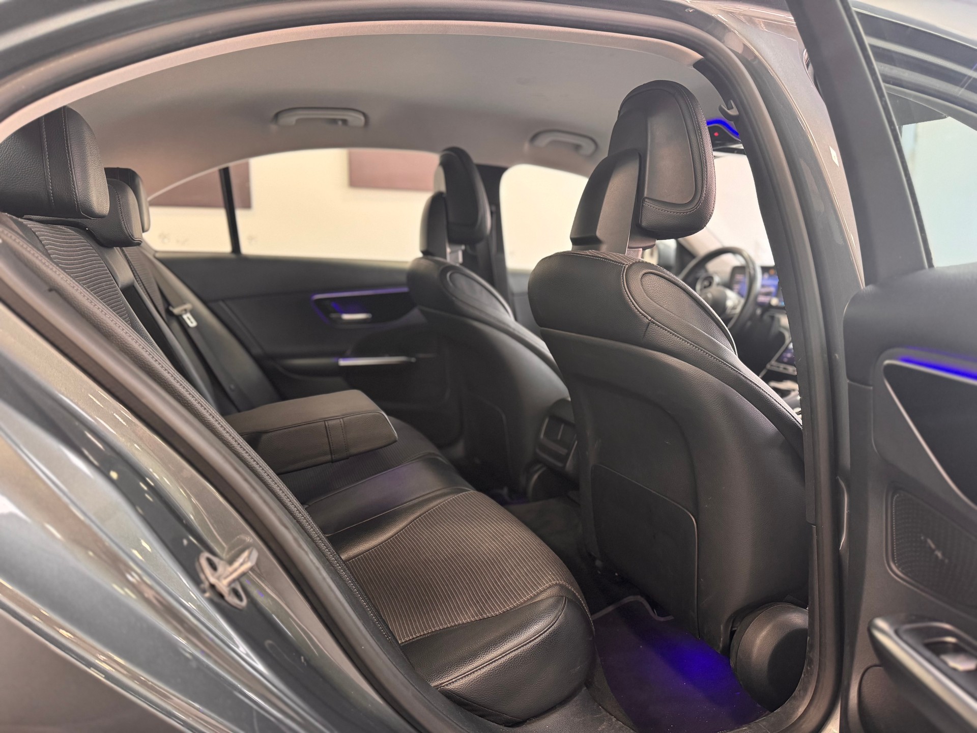 MERCEDES-BENZ C 200 Avantgarde Premium *LED High Performance / Metallic / 360 Kamera / Keyless GO / Ambientebeleuchtung / Fahrassistenz Plus*-image-9