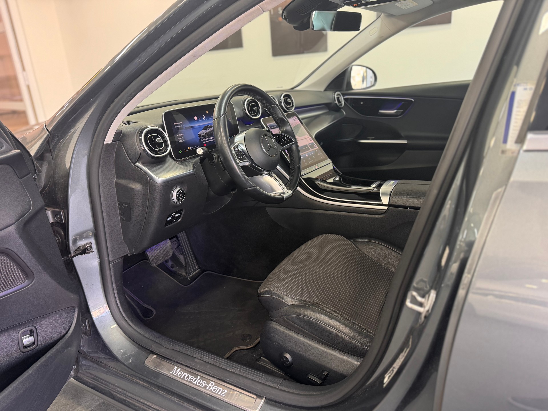 MERCEDES-BENZ C 200 Avantgarde Premium *LED High Performance / Metallic / 360 Kamera / Keyless GO / Ambientebeleuchtung / Fahrassistenz Plus*-image-6
