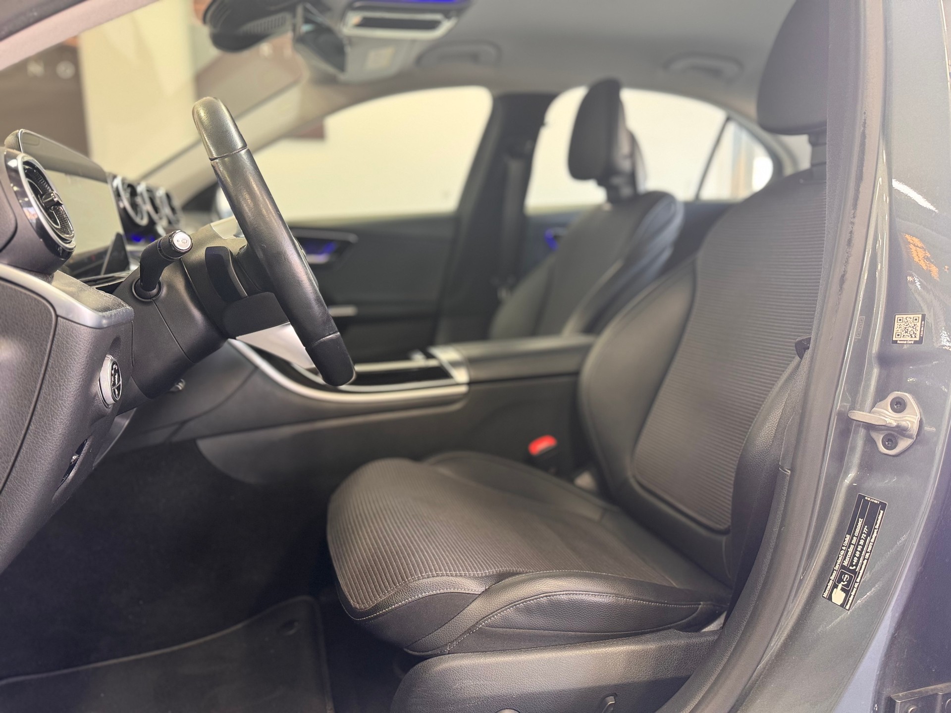 MERCEDES-BENZ C 200 Avantgarde Premium *LED High Performance / Metallic / 360 Kamera / Keyless GO / Ambientebeleuchtung / Fahrassistenz Plus*-image-7
