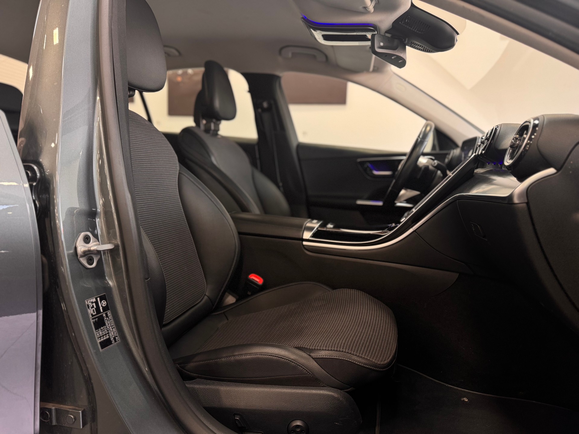 MERCEDES-BENZ C 200 Avantgarde Premium *LED High Performance / Metallic / 360 Kamera / Keyless GO / Ambientebeleuchtung / Fahrassistenz Plus*-image-10