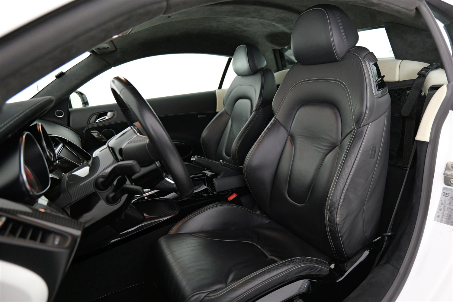 AUDI R8 Coupé 4.2-image-8