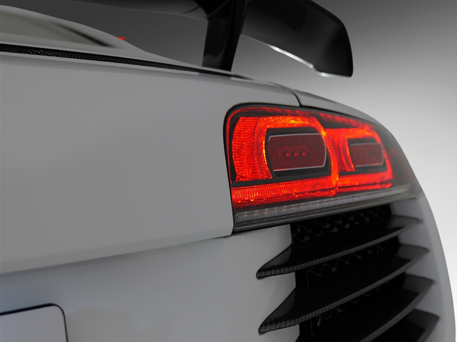AUDI R8 Coupé 4.2-image-4
