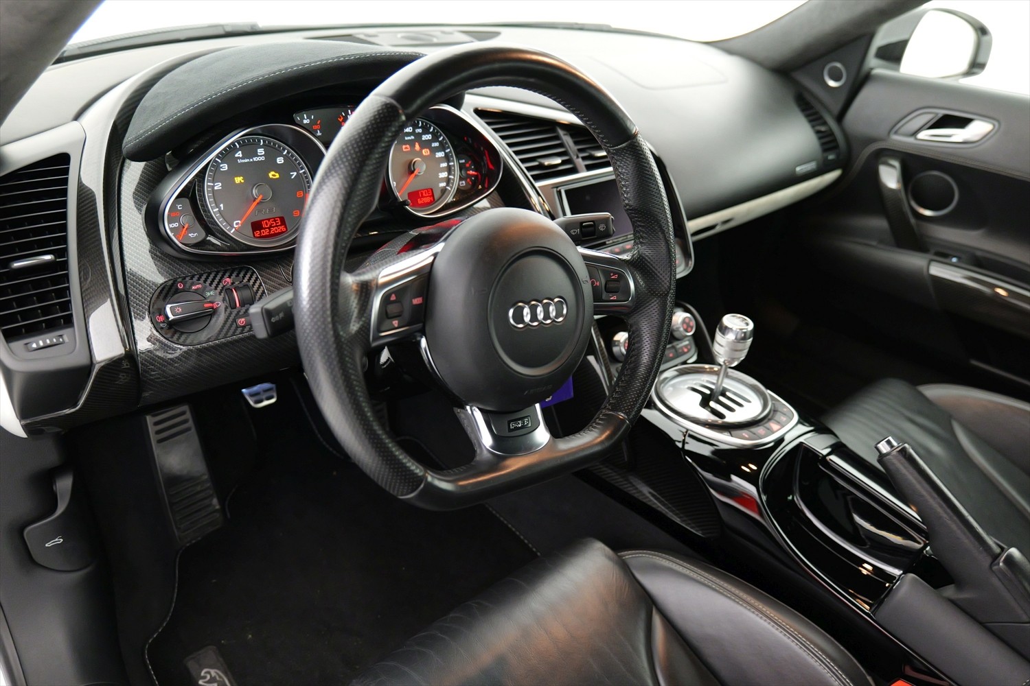 AUDI R8 Coupé 4.2-image-9