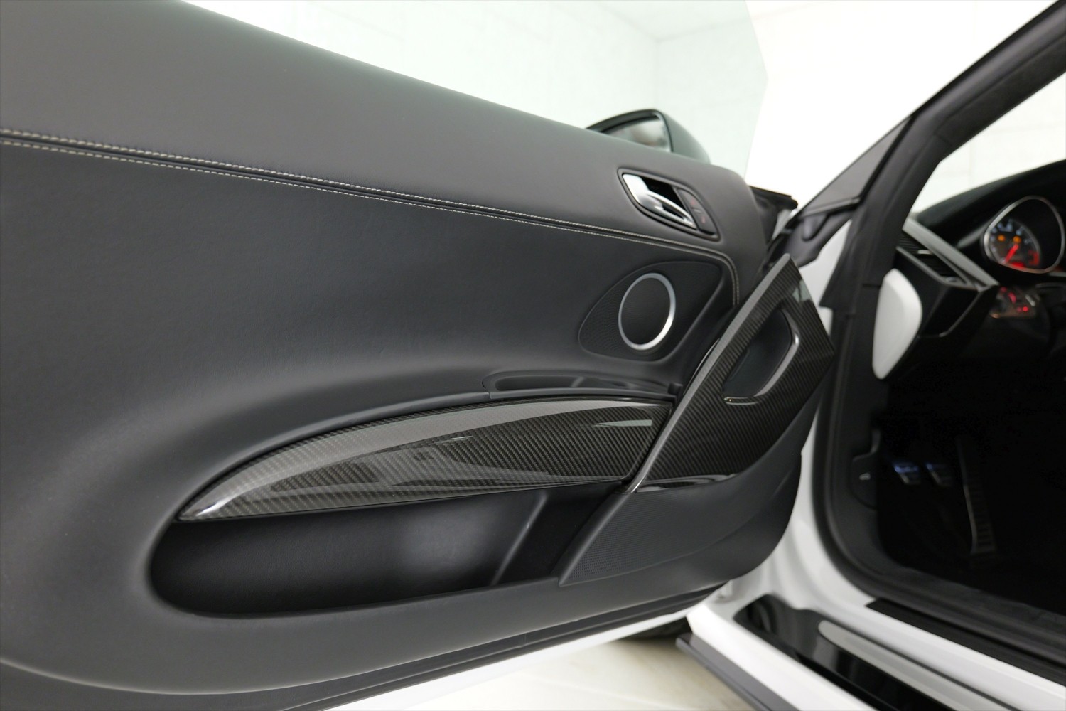 AUDI R8 Coupé 4.2-image-7