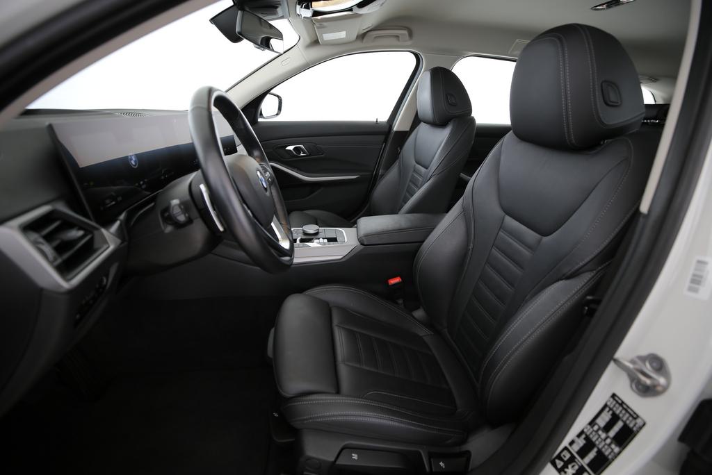 BMW 320d xDrive Touring-showroom-element-2