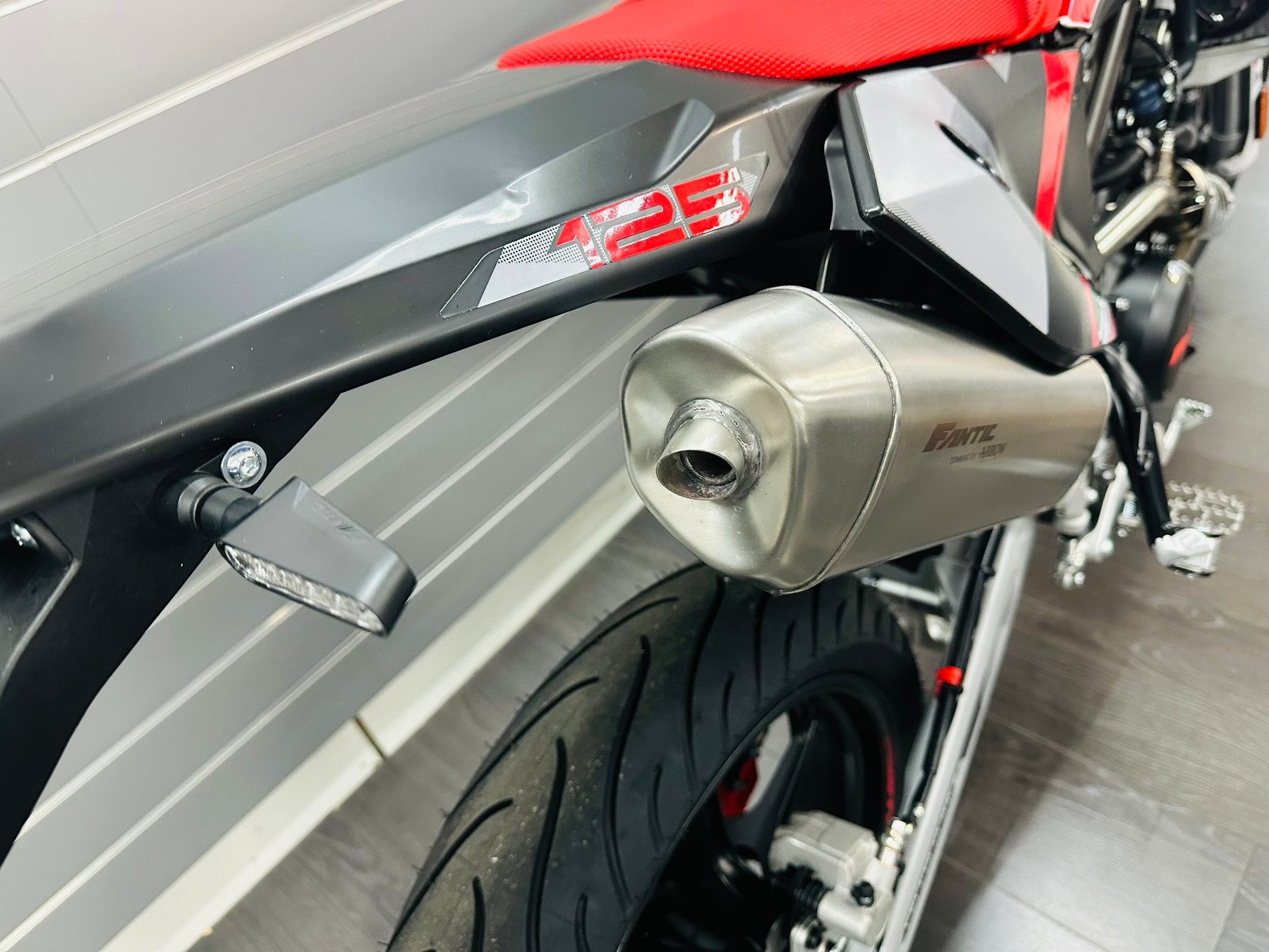 FANTIC XMF 125 Performance Motard-image-4