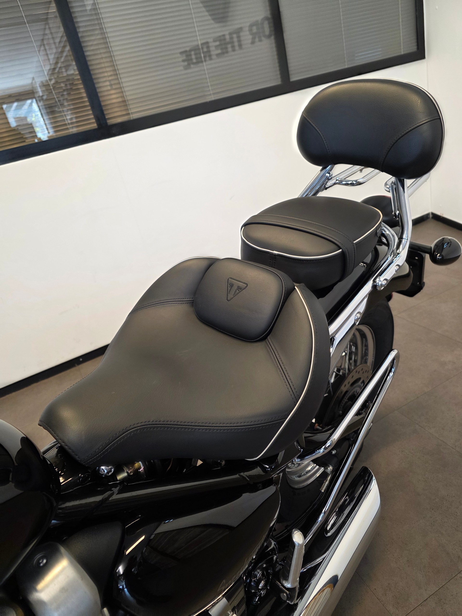TRIUMPH Bonneville 1200 Speedmaster ABS-image-4