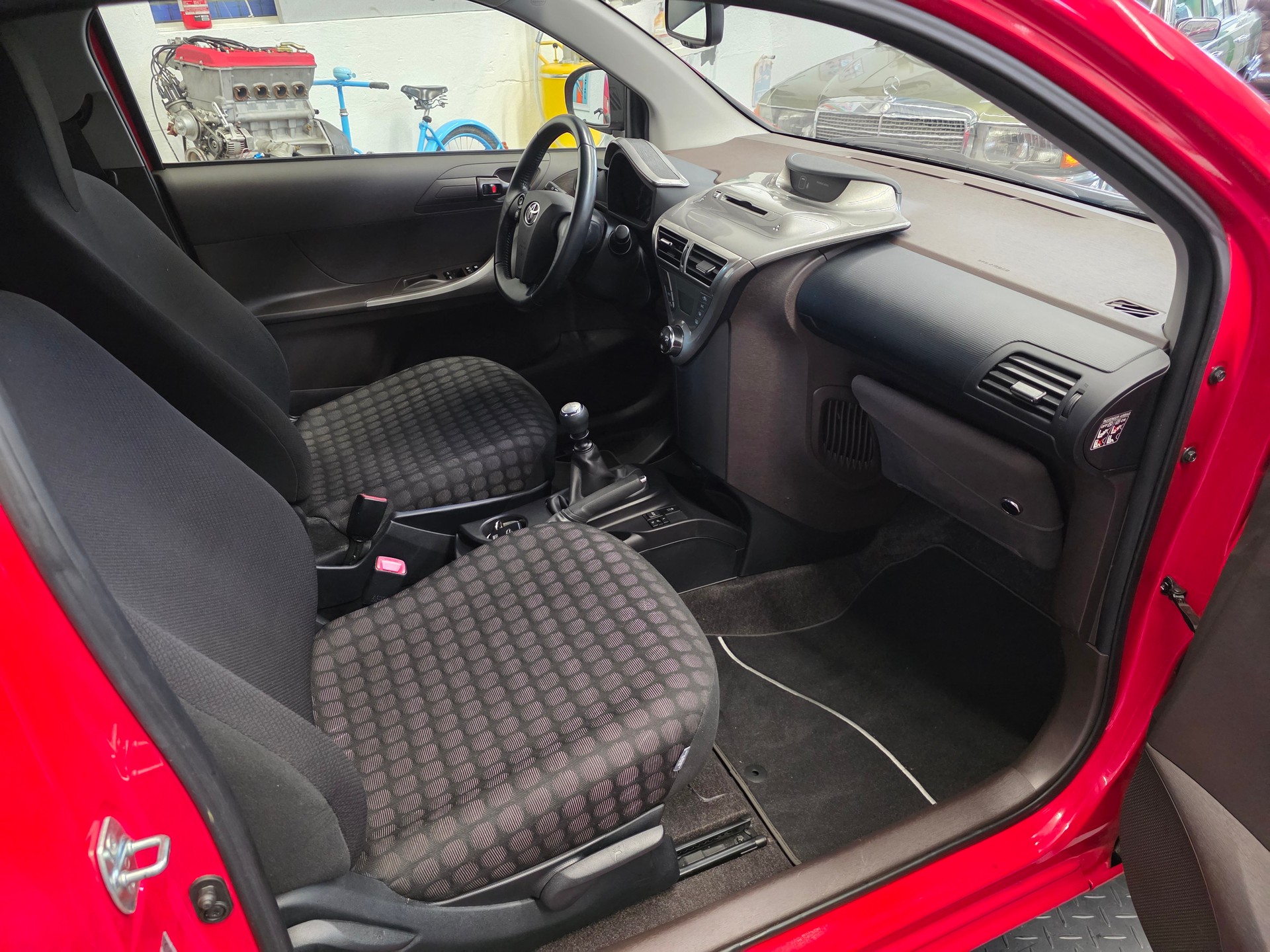 TOYOTA iQ 1.0 VVT-i Linea Terra-image-9