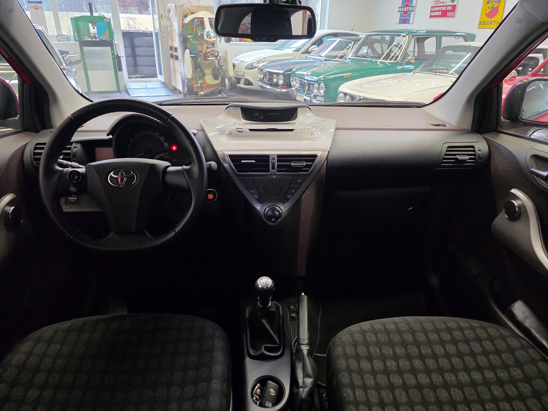 TOYOTA iQ 1.0 VVT-i Linea Terra-image-10