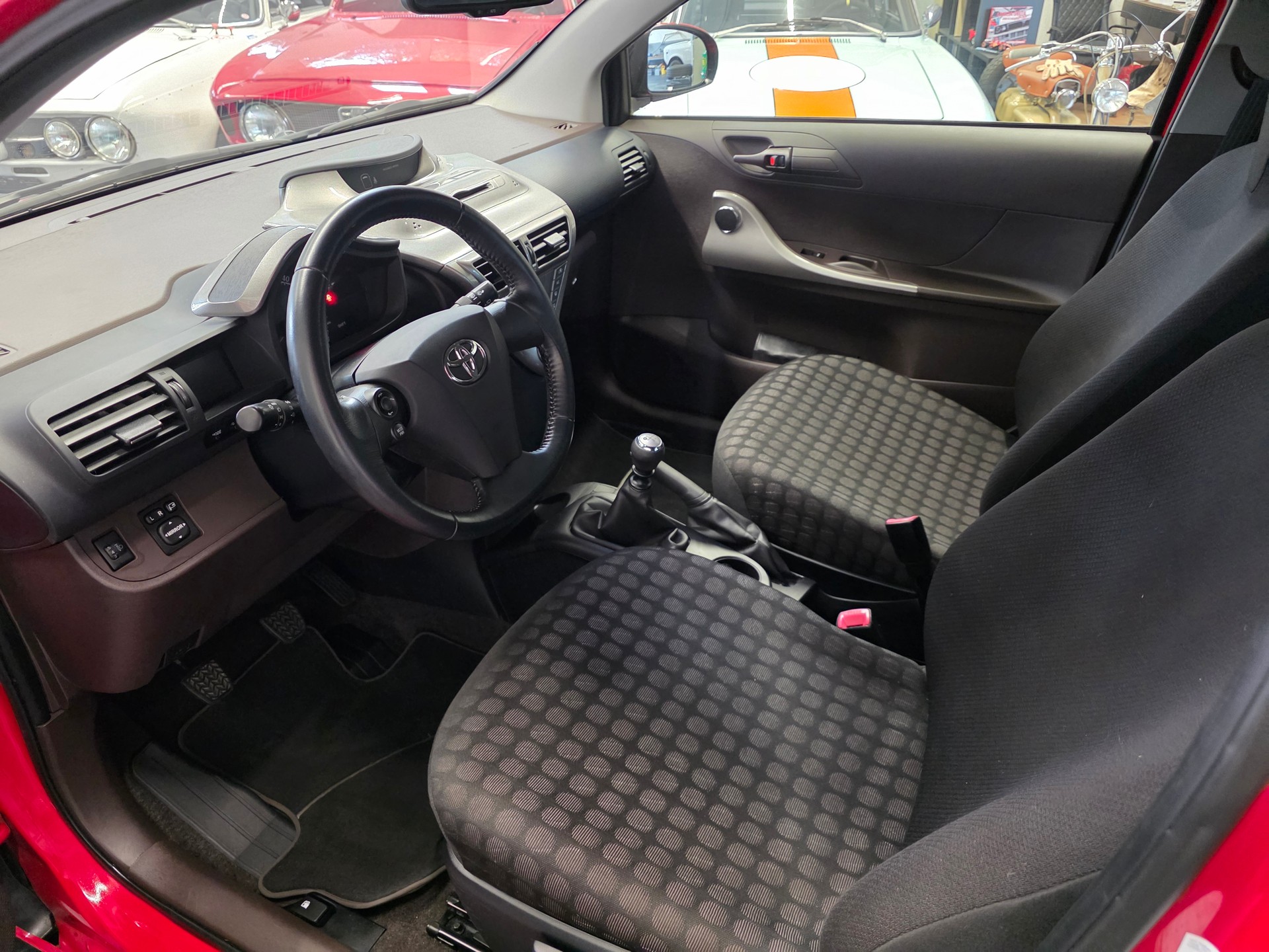 TOYOTA iQ 1.0 VVT-i Linea Terra-image-14