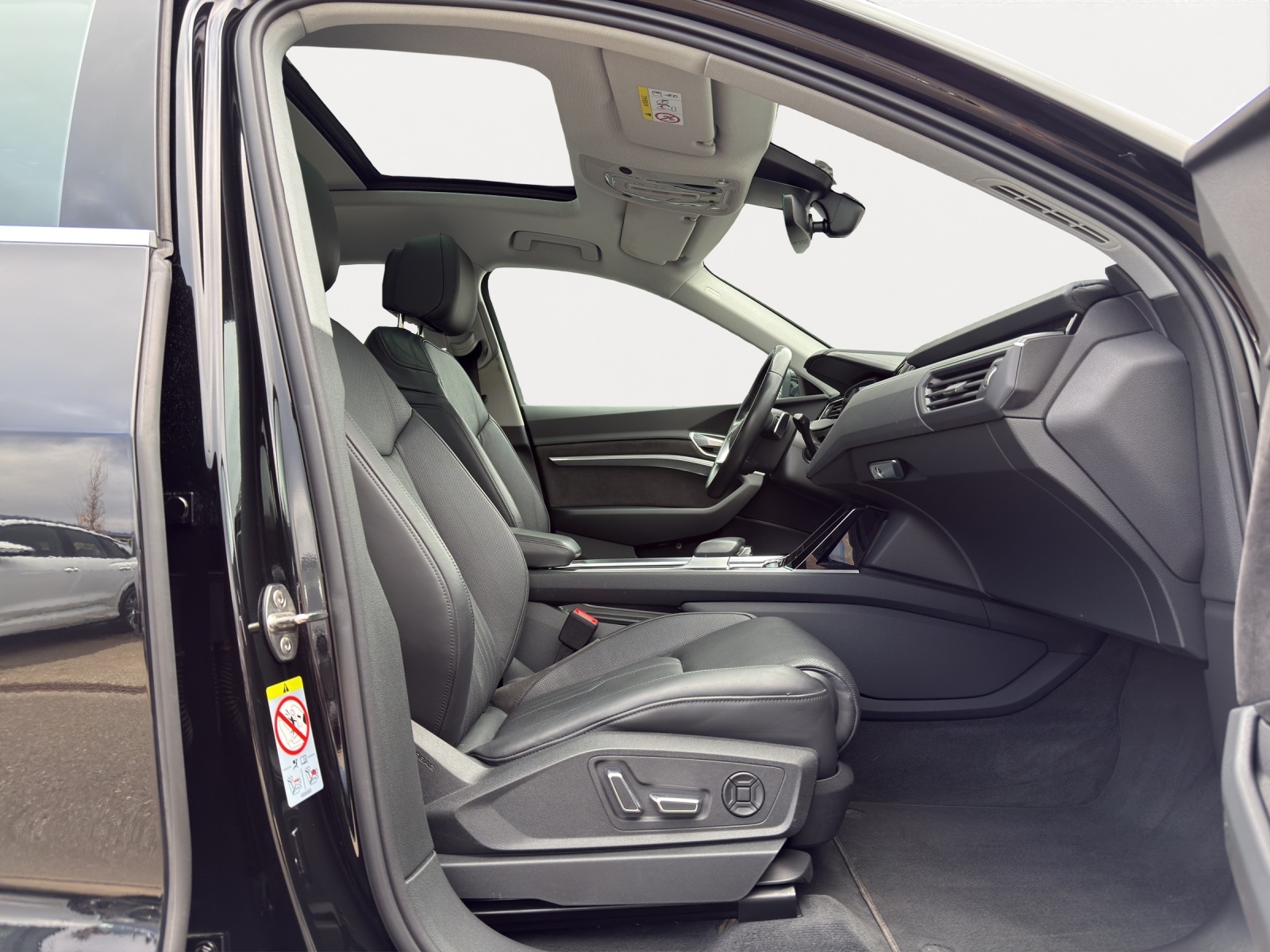 AUDI e-tron SB 55 quattro-image-6