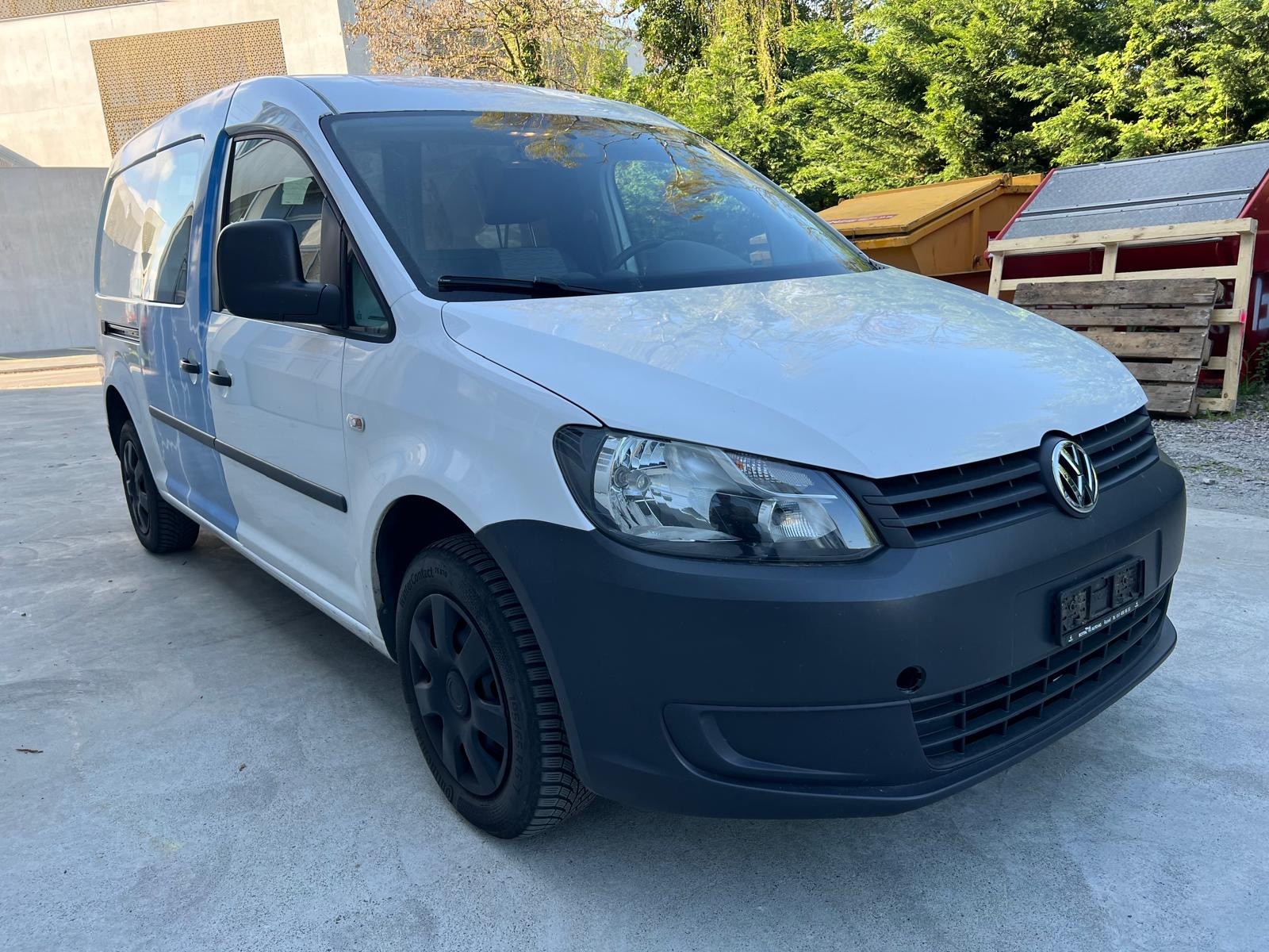 VW Caddy Maxi 1.6 TDI Blue Motion Technology-image-3