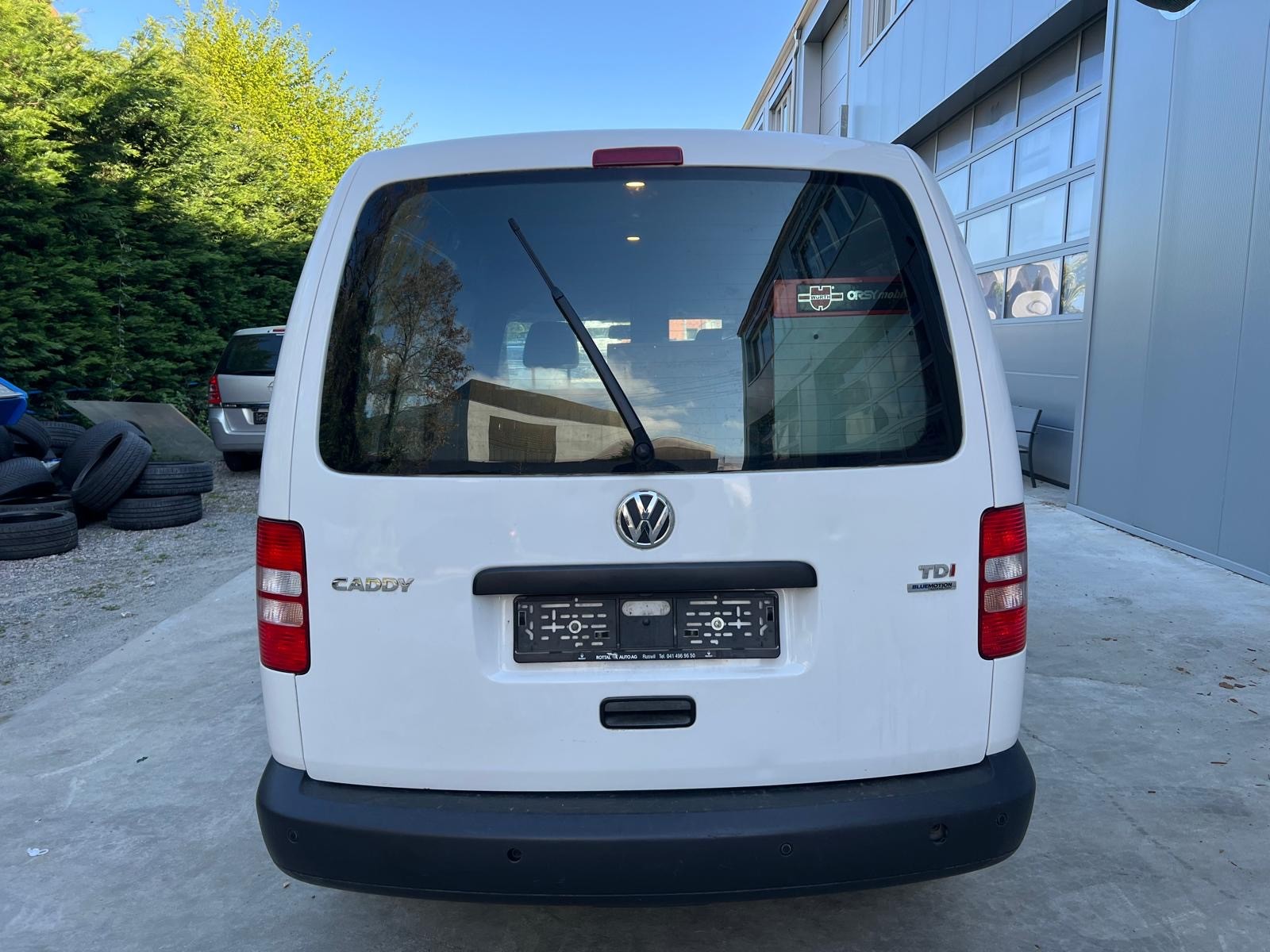 VW Caddy Maxi 1.6 TDI Blue Motion Technology-image-5