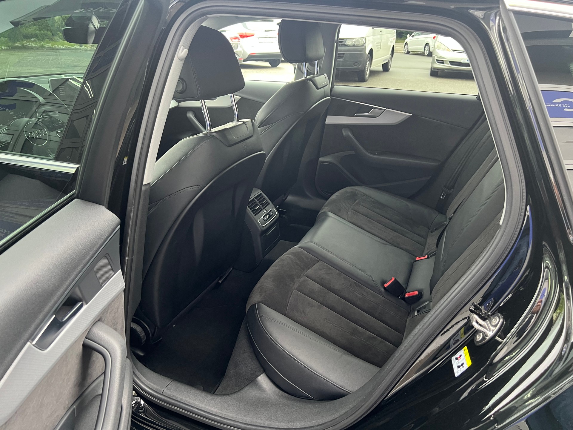 AUDI A4 Avant 2.0 TDI 190 Sport quattro S-Tronic-image-11