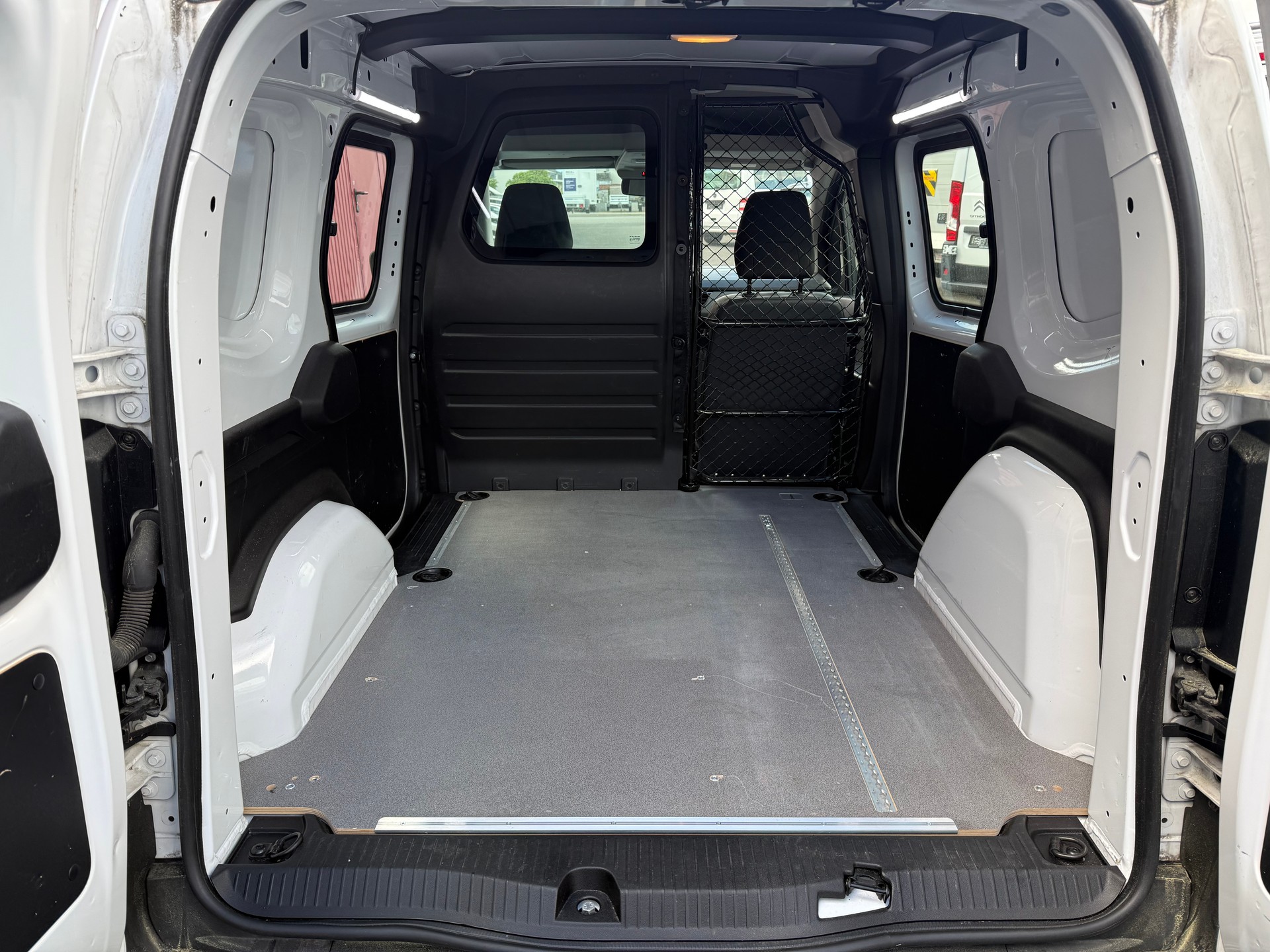 RENAULT Kangoo Van 1.5 dCi 95 Extra-image-2