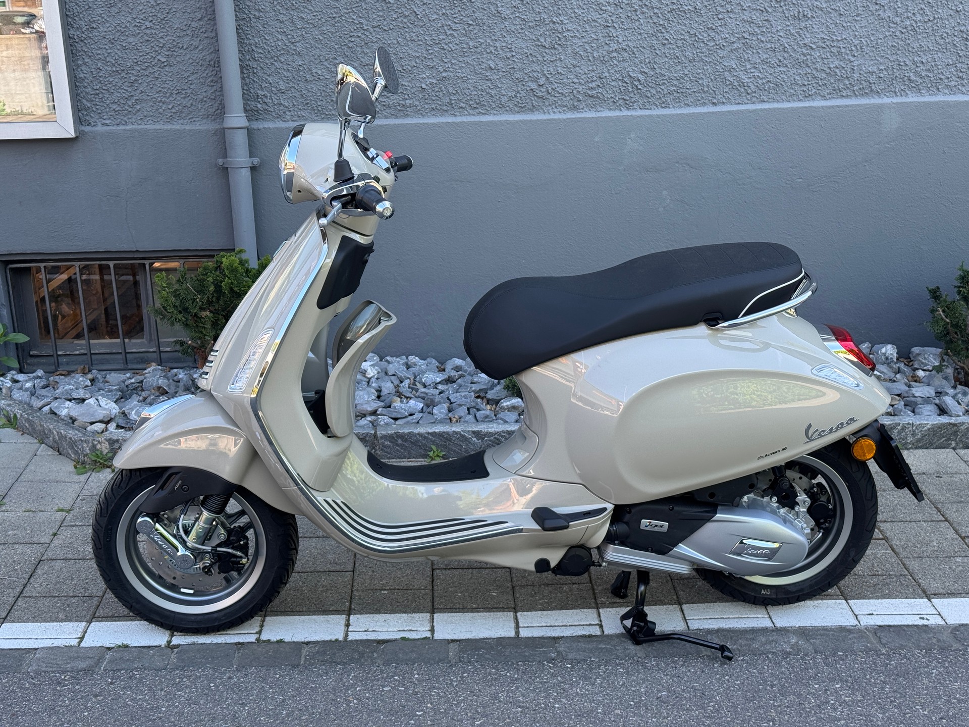 PIAGGIO Vespa 125 Primavera 2026 Keyless Go & LCD Display-image-1