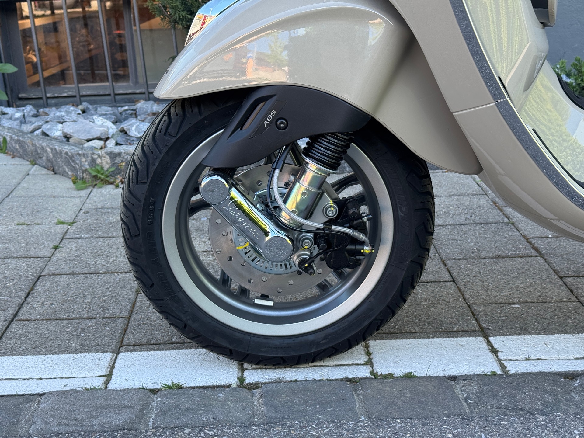 PIAGGIO Vespa 125 Primavera 2026 Keyless Go & LCD Display-image-2