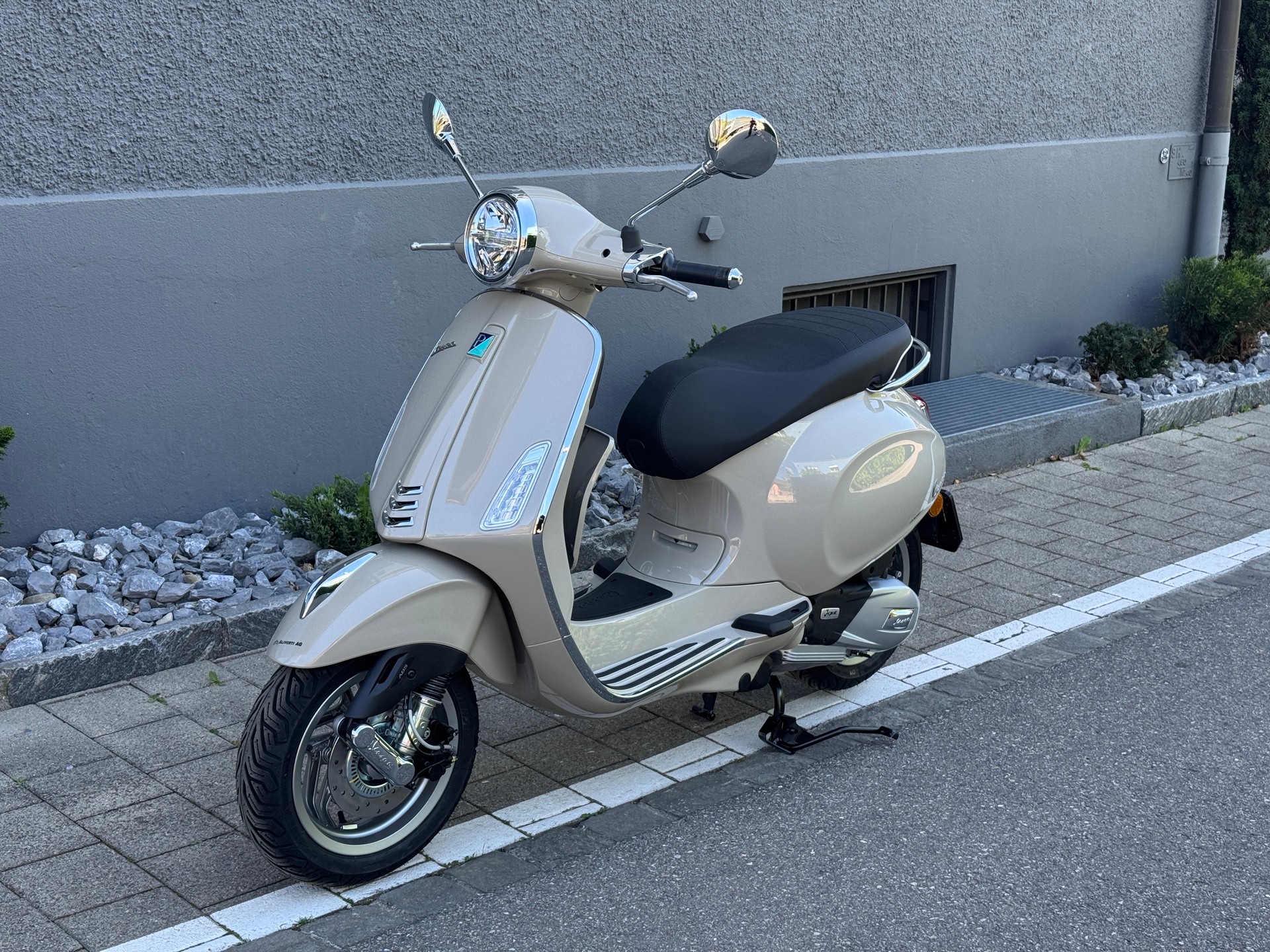 PIAGGIO Vespa 125 Primavera 2026 Keyless Go & LCD Display-image-0