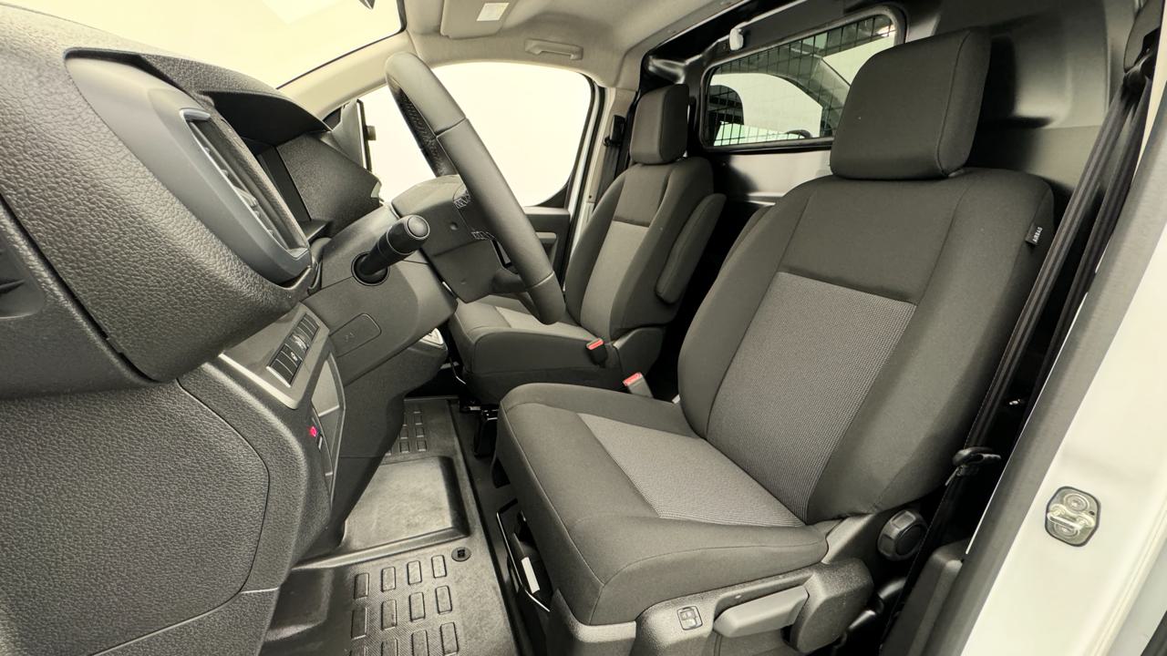 OPEL Vivaro Cargo 2.2 D s/s M-image-4
