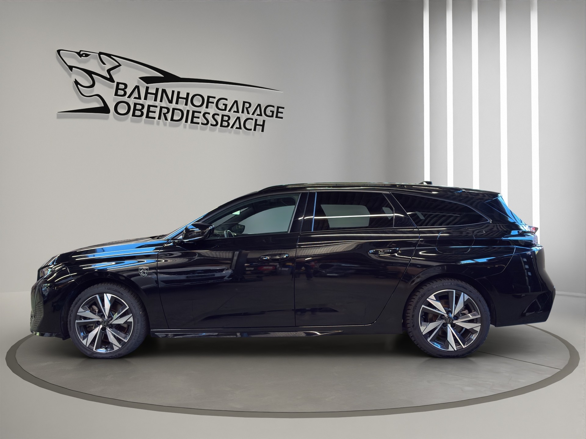 PEUGEOT 308 SW 1.6 PHEV 225 GT-showroom-element-1