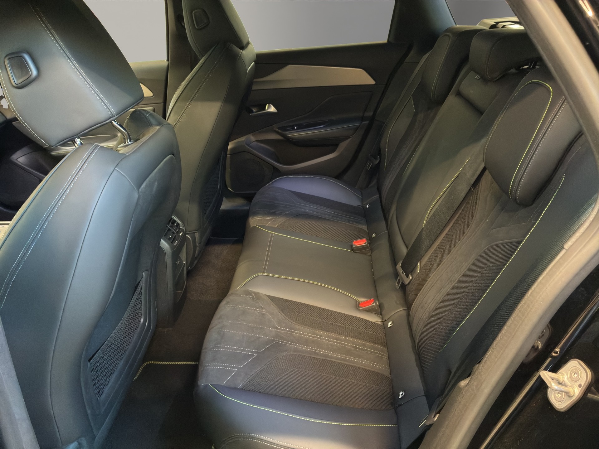 PEUGEOT 308 SW 1.6 PHEV 225 GT-image-9