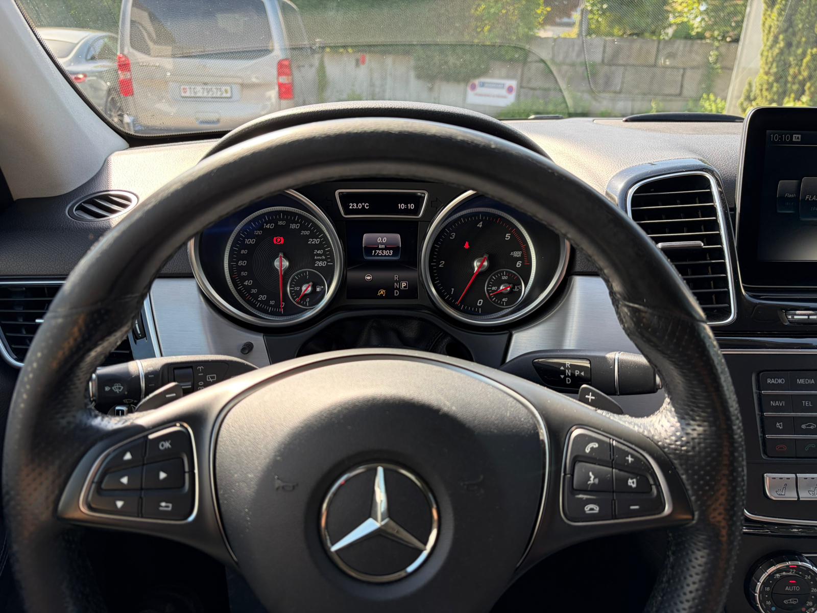 MERCEDES-BENZ GLE 350 d Executive 4Matic 9G-Tronic-image-14