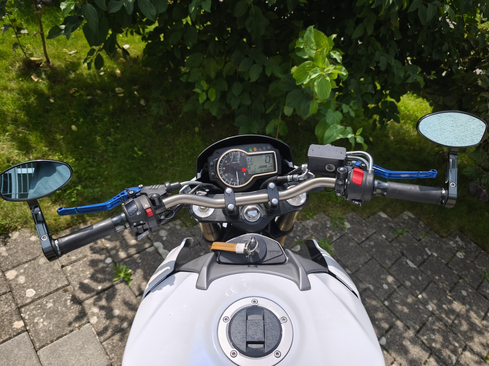 SUZUKI GSR 750 ABS-image-4