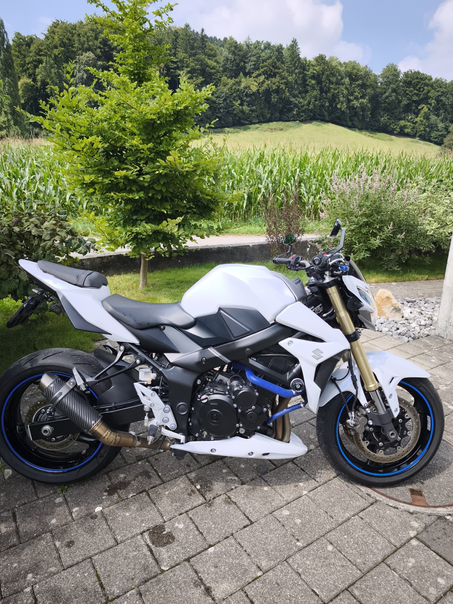 SUZUKI GSR 750 ABS-image-0