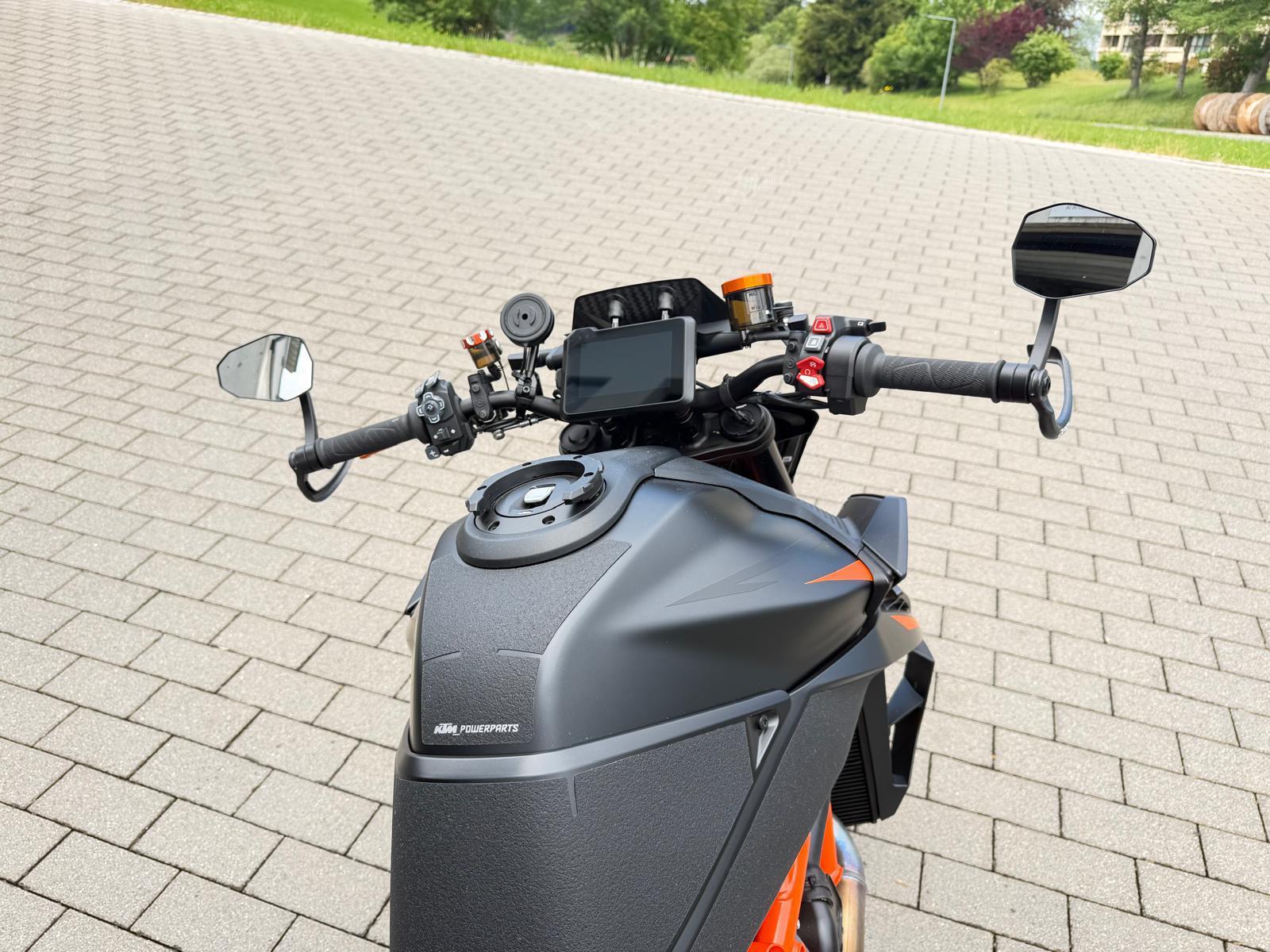 KTM 1390 Super Duke R EVO-image-4