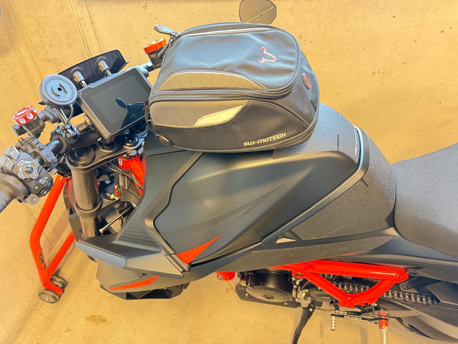 KTM 1390 Super Duke R EVO-image-10