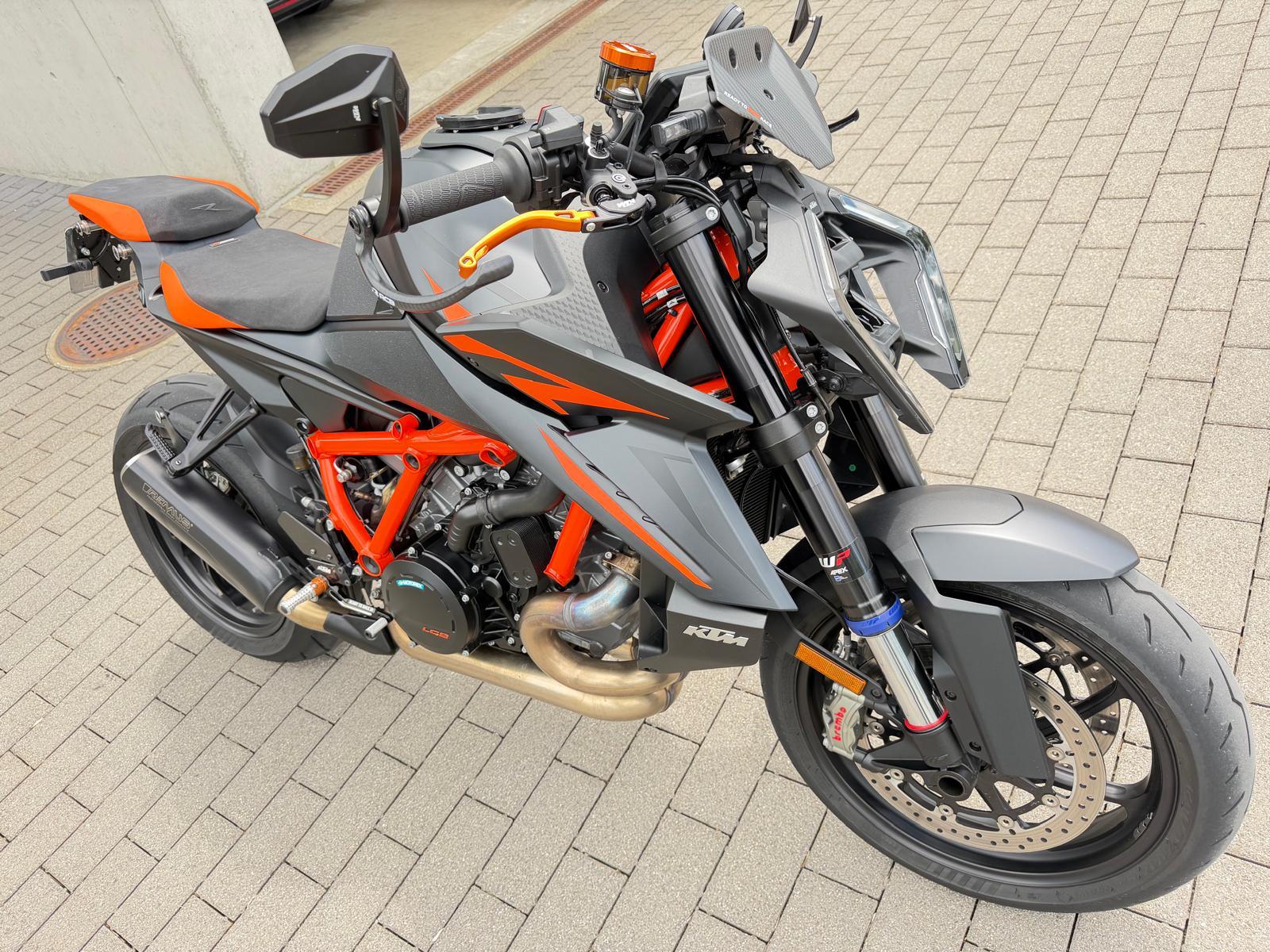 KTM 1390 Super Duke R EVO-image-2