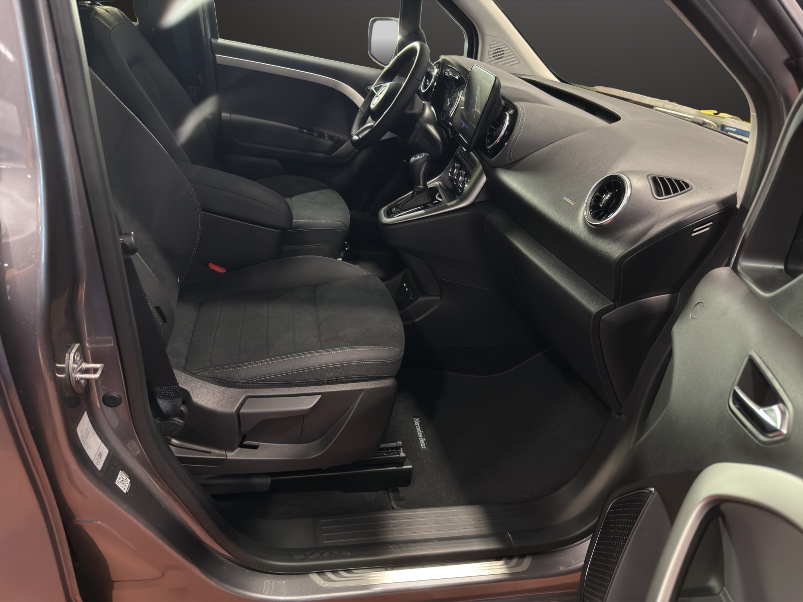 MERCEDES-BENZ EQT 45kWh Premium Plus Lang-image-9