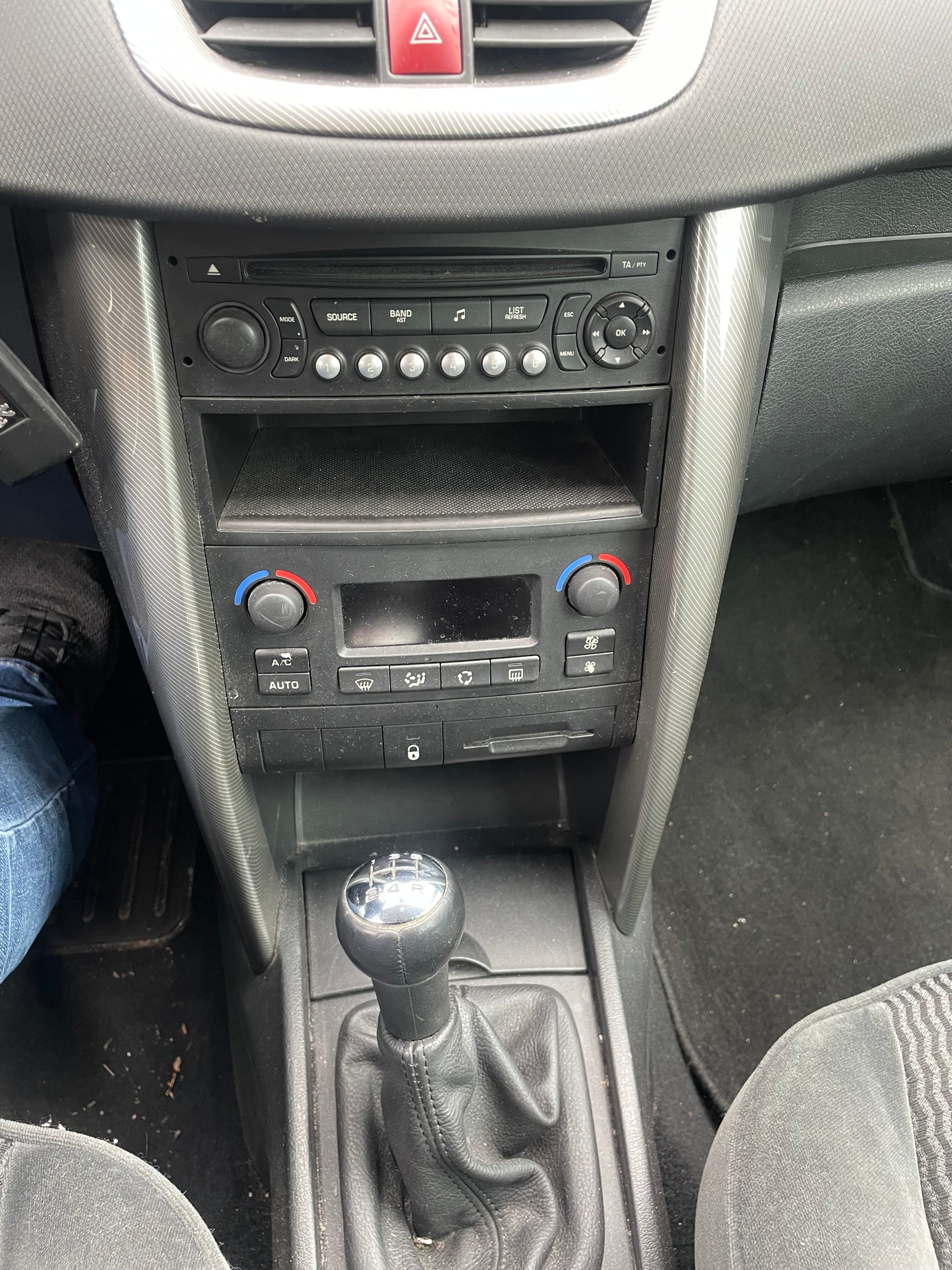PEUGEOT 207-image-7