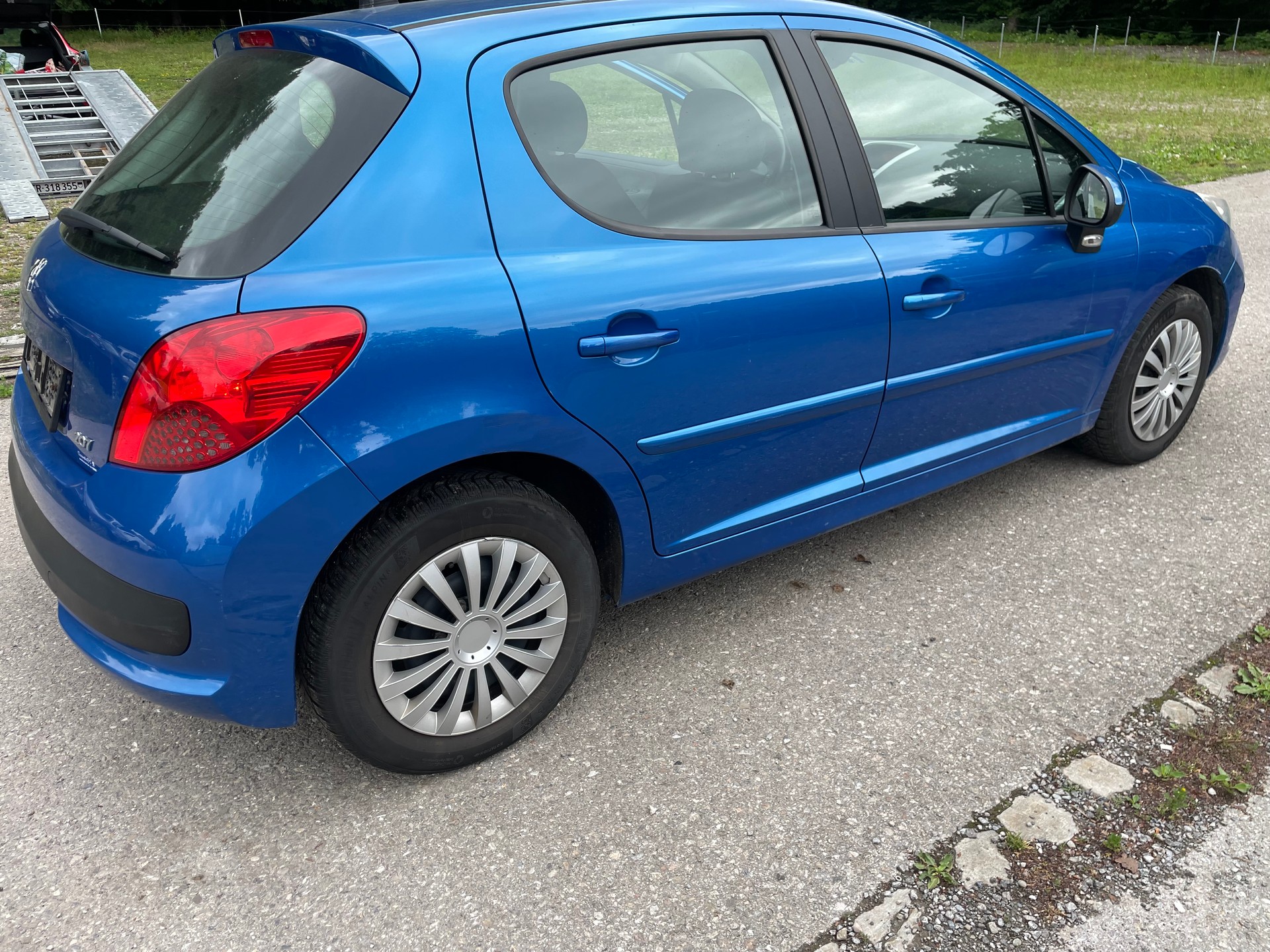 PEUGEOT 207-image-2
